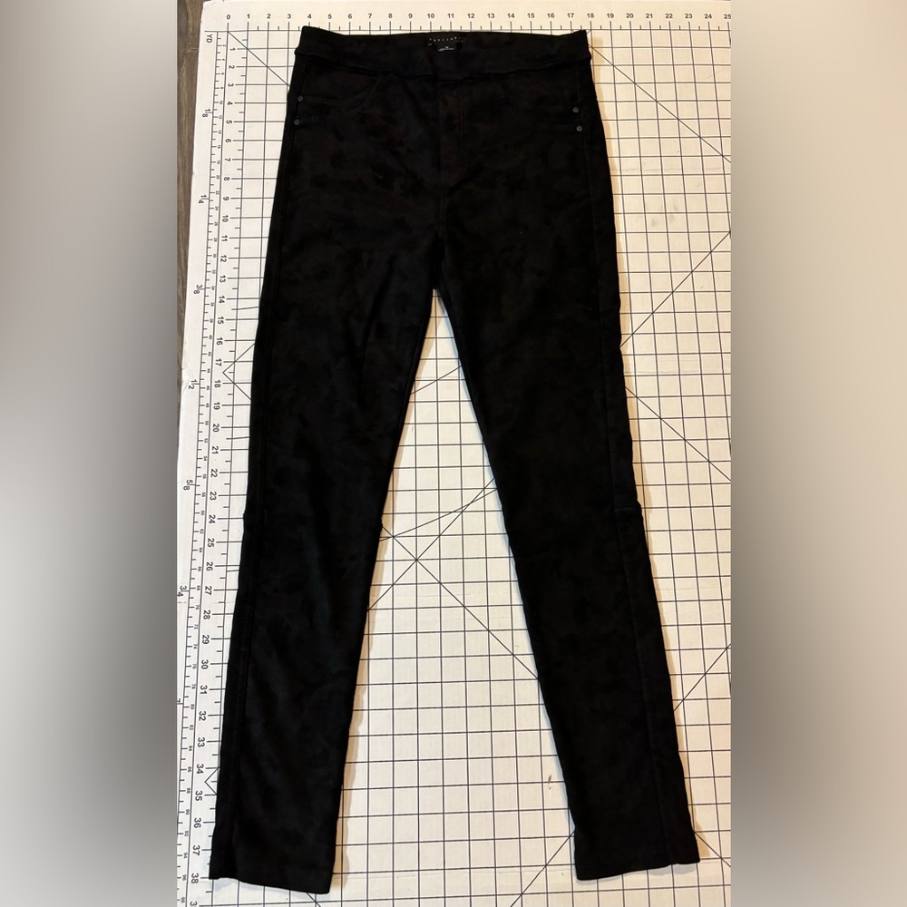 Sanctuary Women’s Size Medium Black Camouflage Leggings‎
